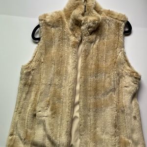 Vintage Honey 🍯 Colored Fur Vest Great as a Topper to your outfit NO LABEL